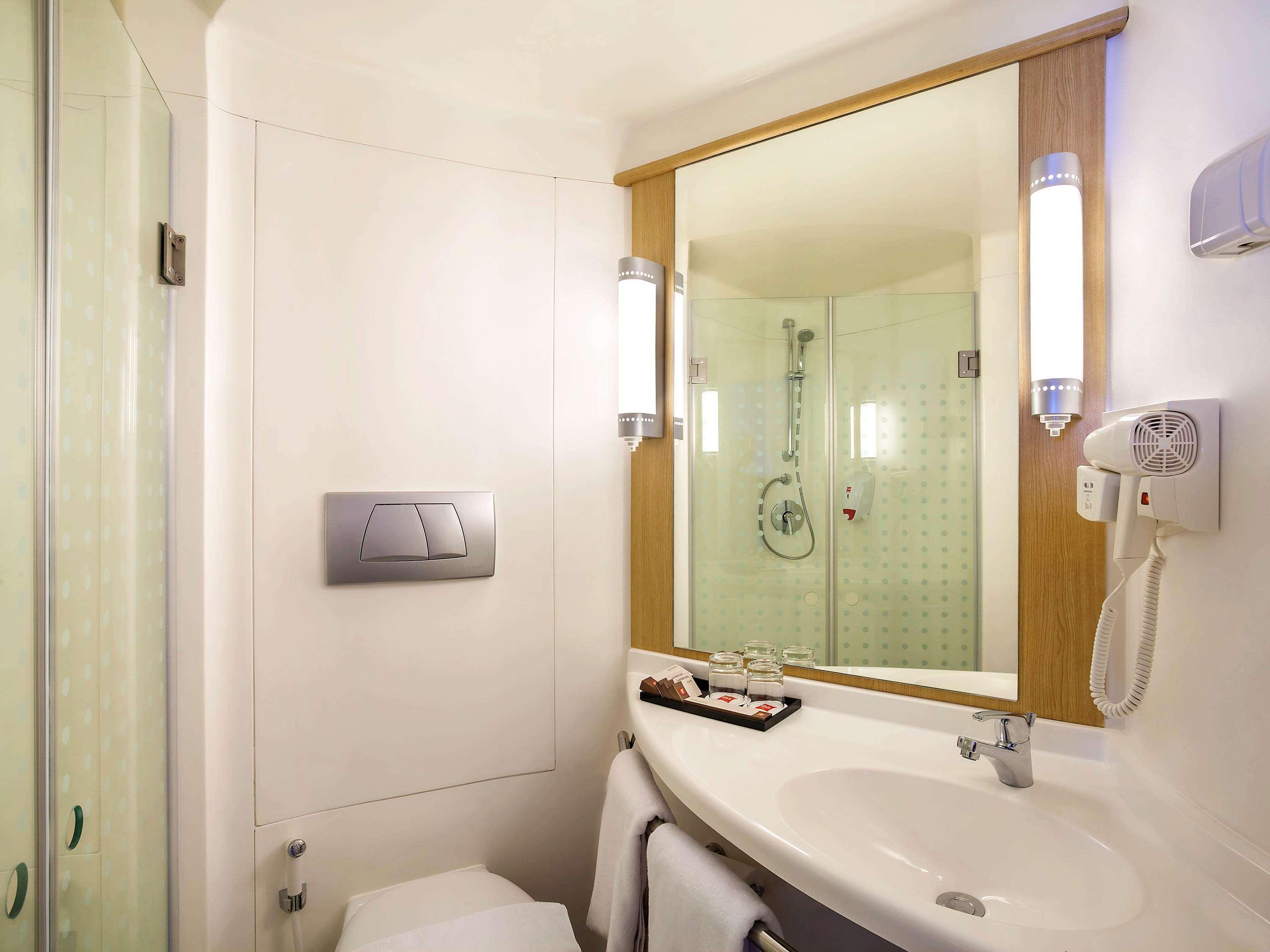 Ibis Manado City Center Boulevard Ngoại thất bức ảnh